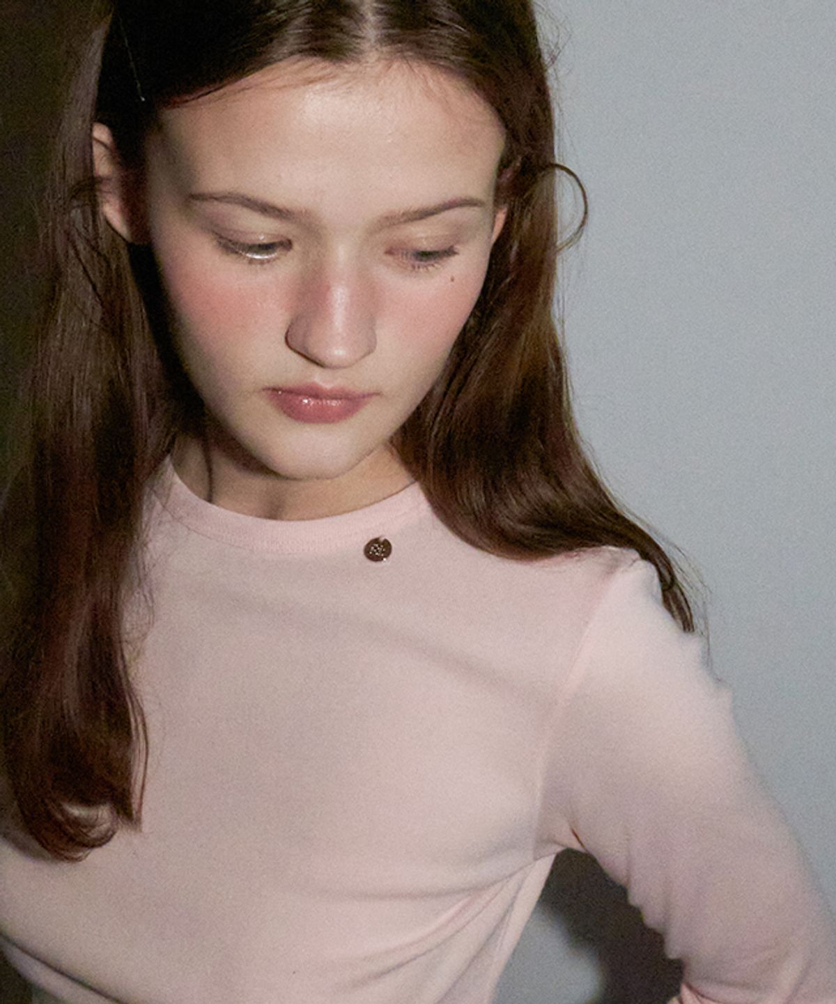 론론(RONRON) MINI POINT LABEL SLIM FIT LONG SLEEVE SOFT PINK