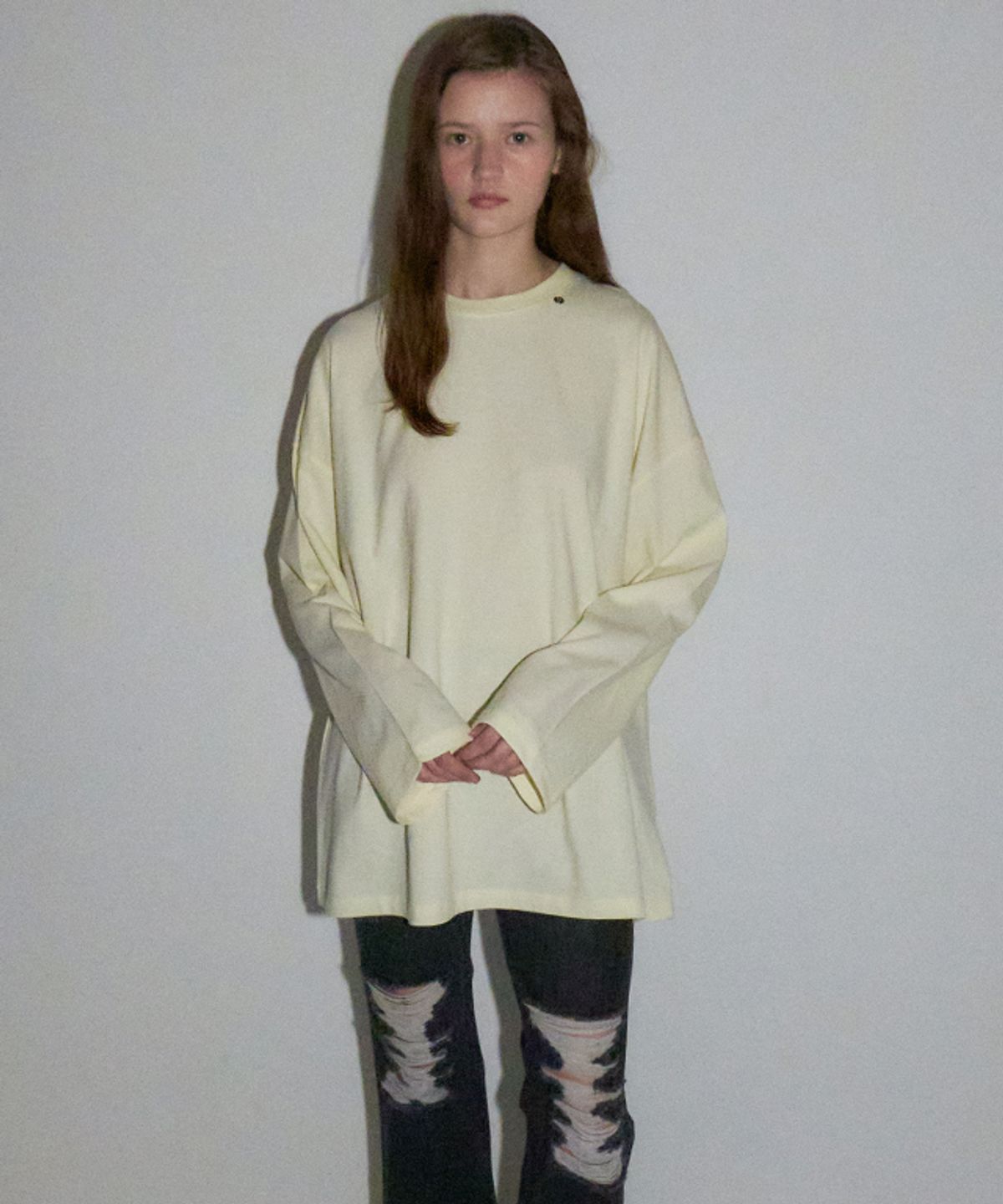 론론(RONRON) MINI POINT LABEL OVER FIT LONG SLEEVE BUTTER