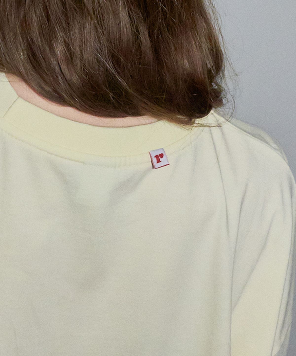 론론(RONRON) MINI POINT LABEL OVER FIT LONG SLEEVE BUTTER