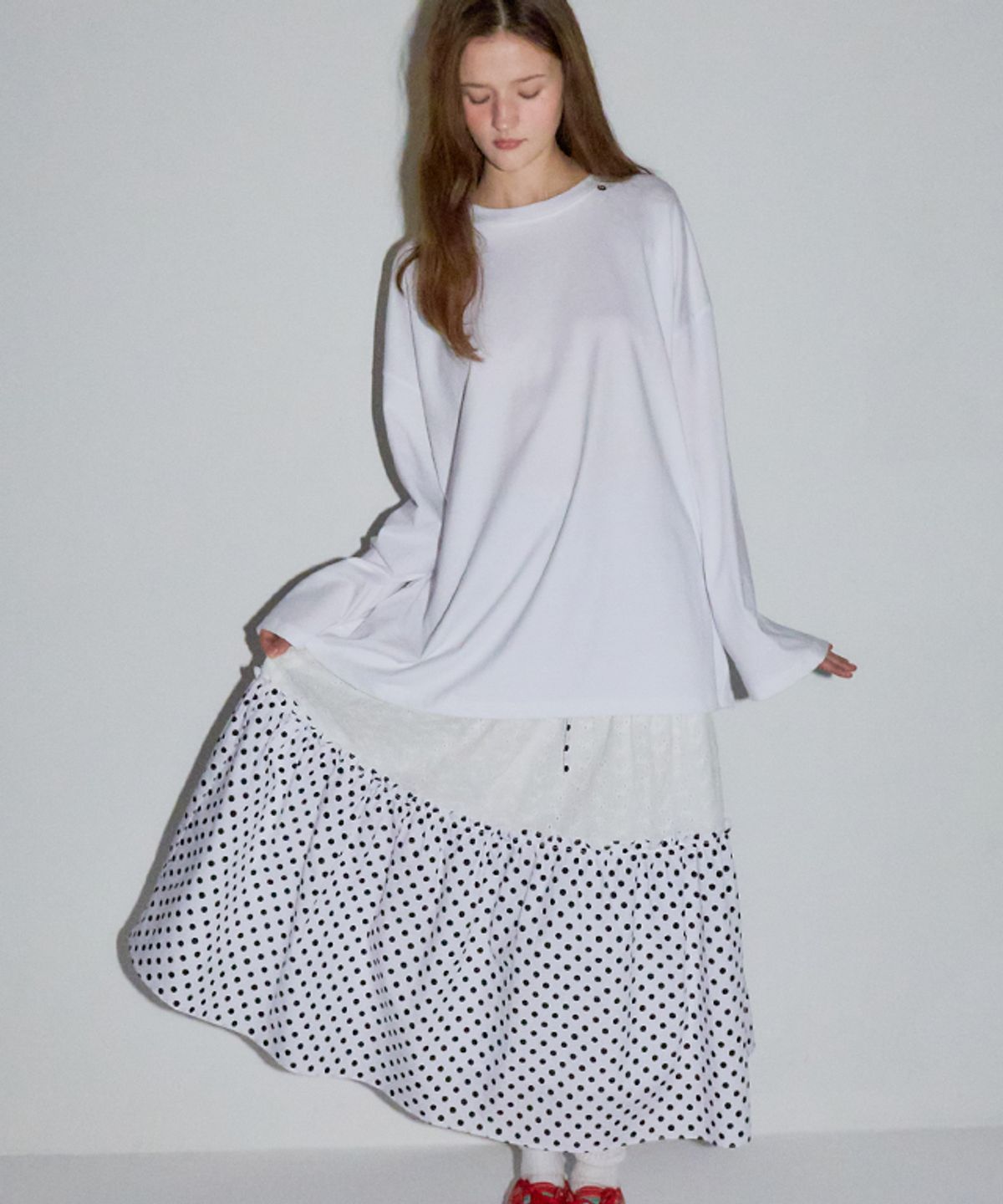론론(RONRON) MINI POINT LABEL OVER FIT LONG SLEEVE WHITE
