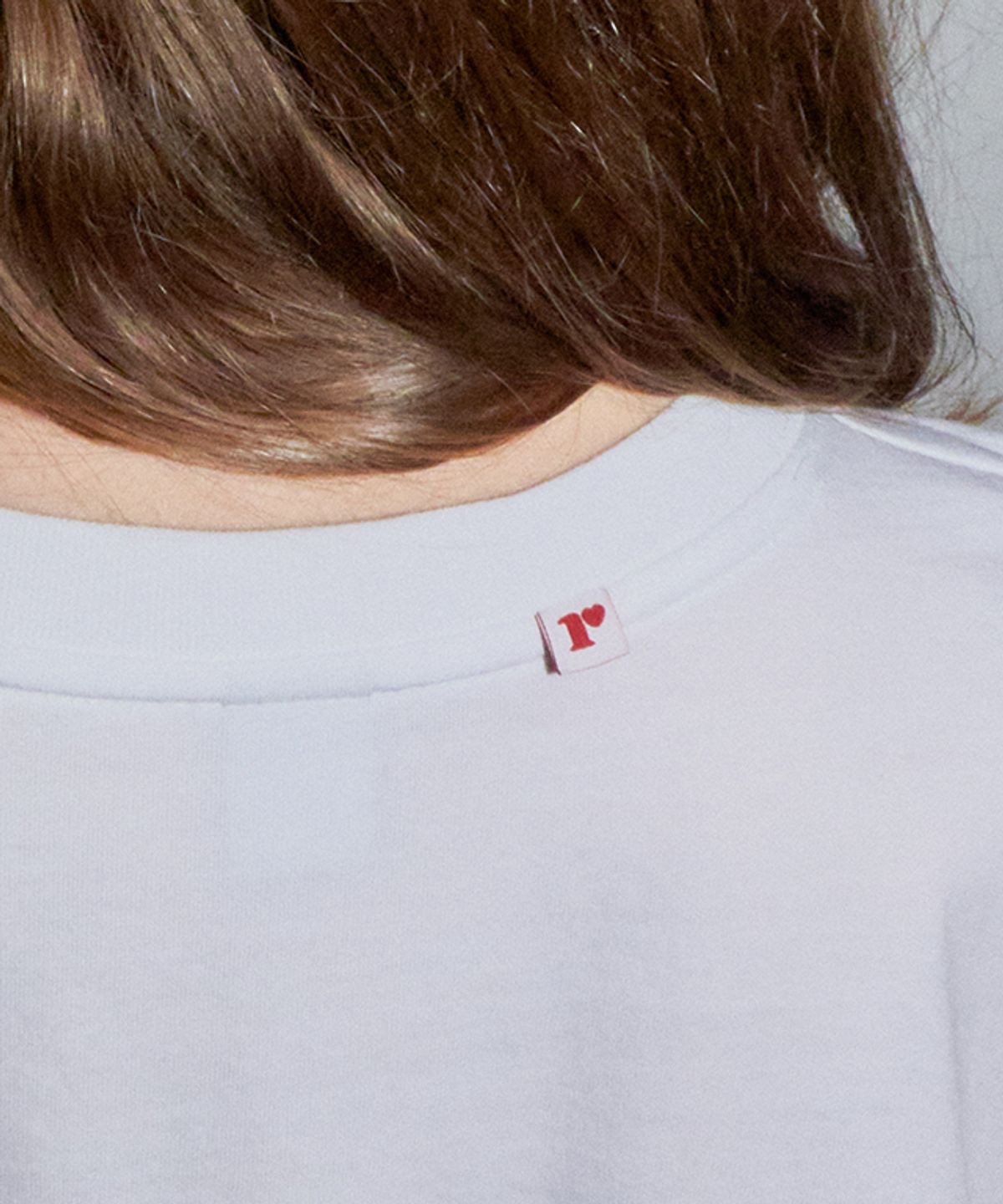 론론(RONRON) MINI POINT LABEL OVER FIT LONG SLEEVE WHITE