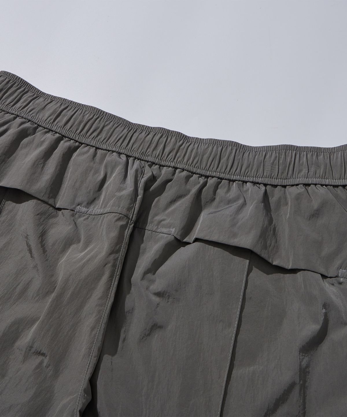 칼라파타르(KALAPATTHAR) Nylon Holographic Detachable Shorts - Gray