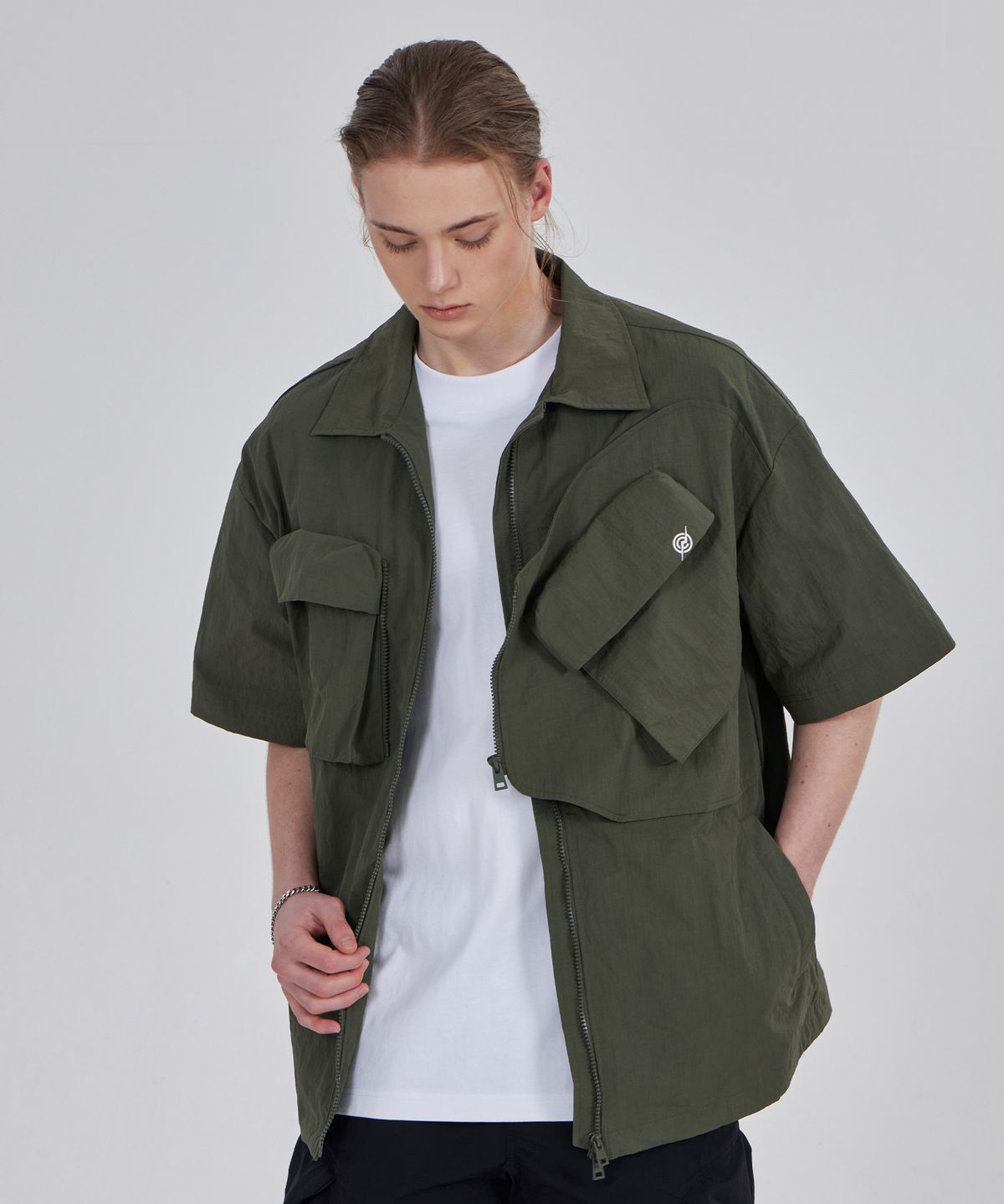 칼라파타르(KALAPATTHAR) Nylon Taslan Offset Zip Pocket Half Shirts - Khaki