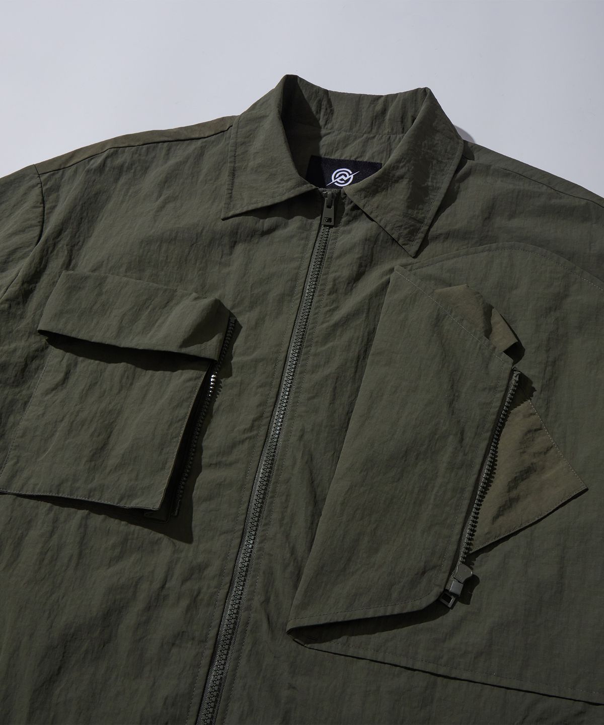 칼라파타르(KALAPATTHAR) Nylon Taslan Offset Zip Pocket Half Shirts - Khaki