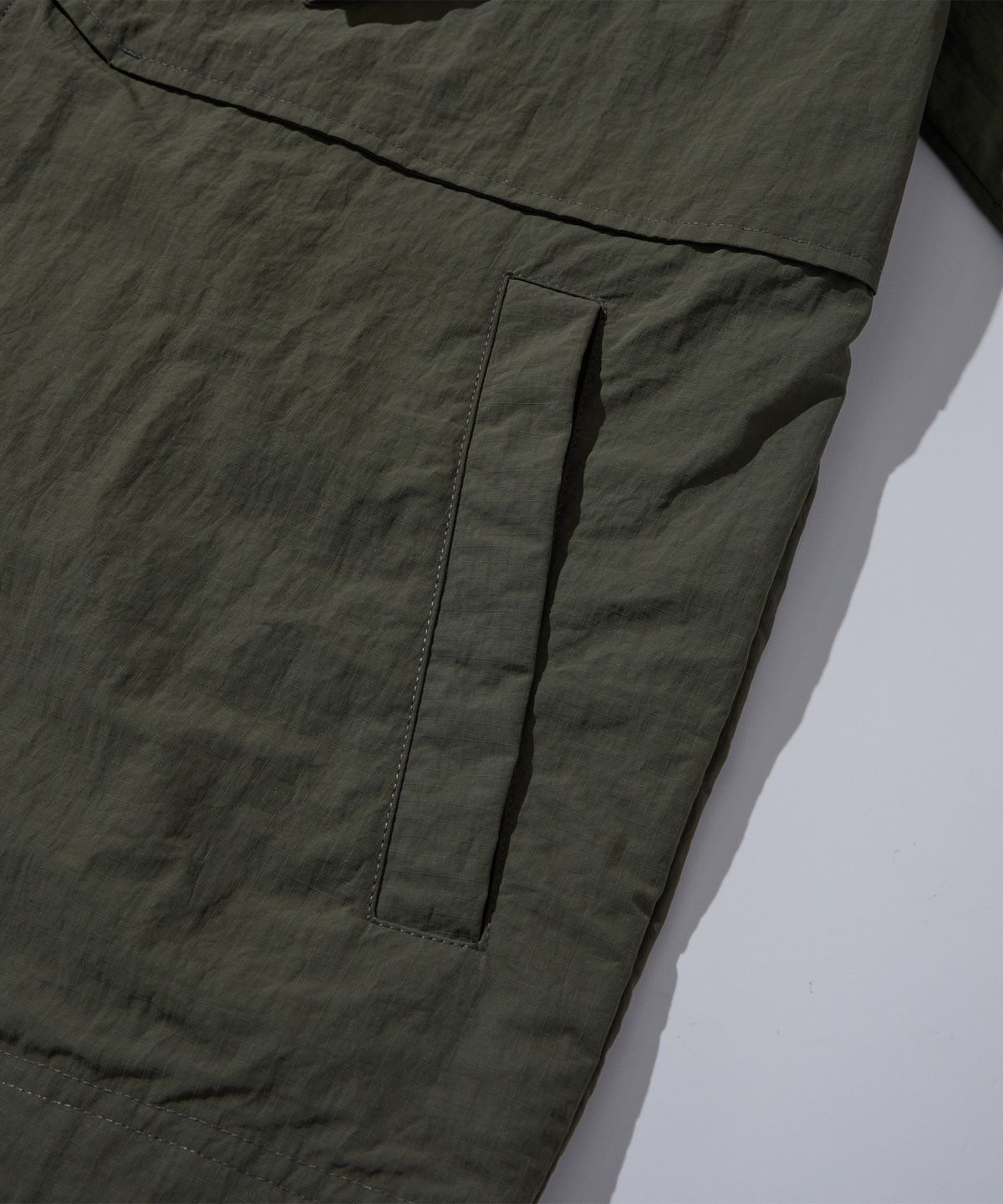 칼라파타르(KALAPATTHAR) Nylon Taslan Offset Zip Pocket Half Shirts - Khaki
