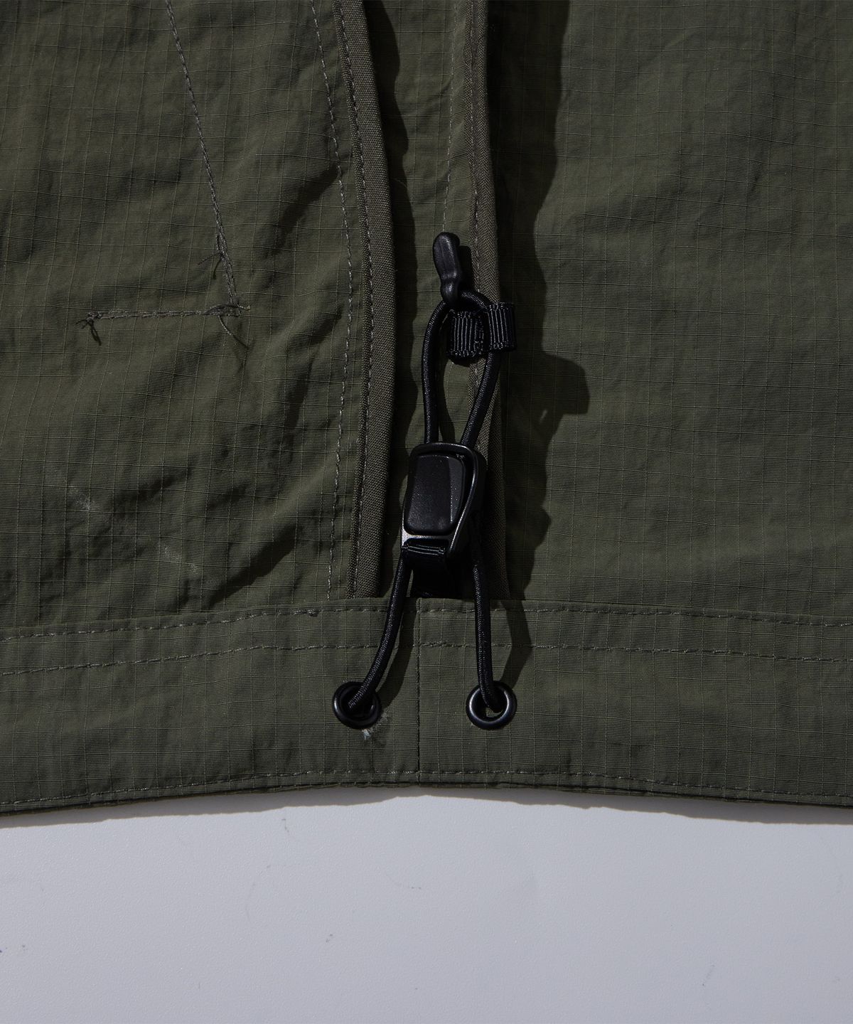 칼라파타르(KALAPATTHAR) Nylon Taslan Offset Zip Pocket Half Shirts - Khaki