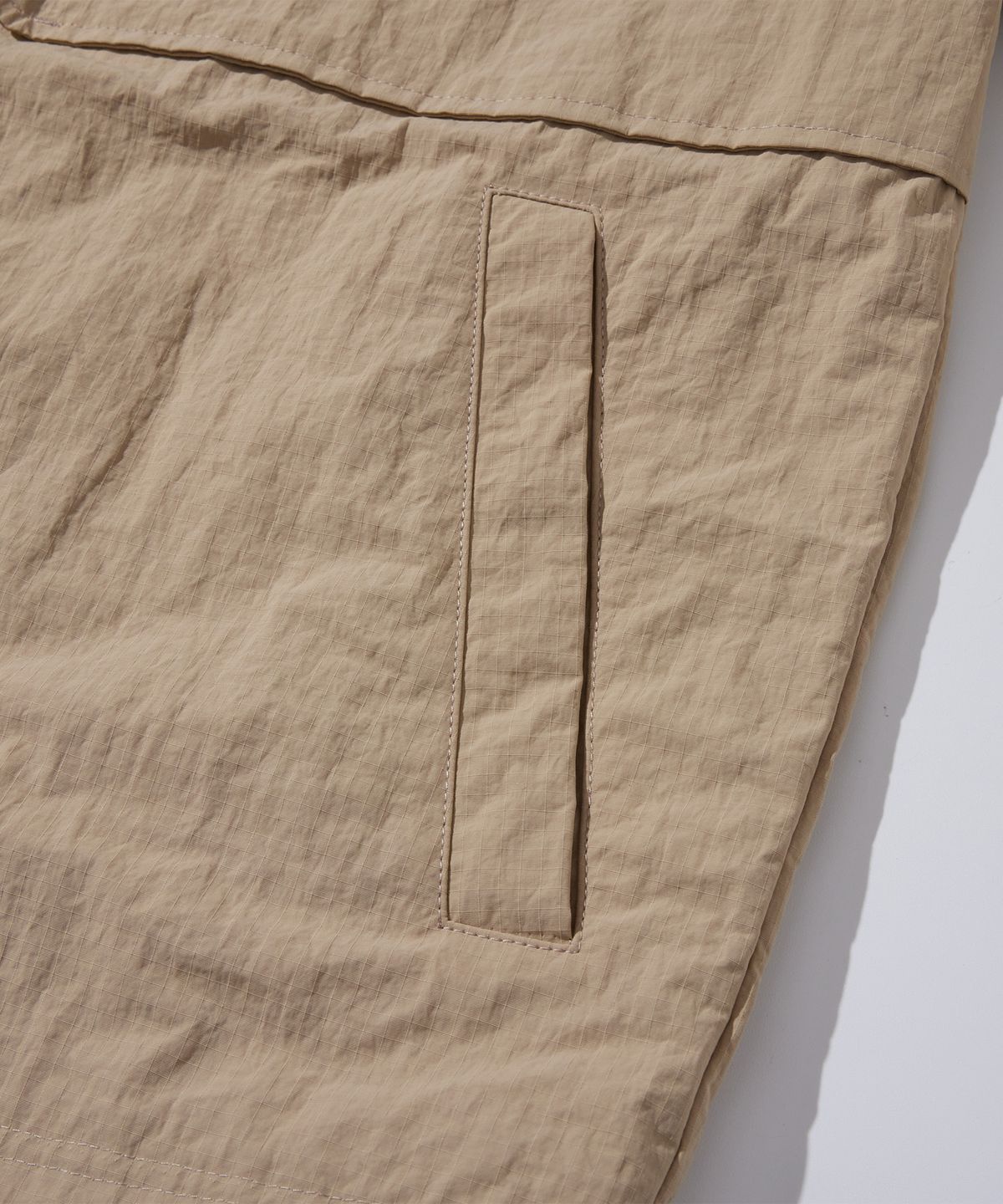 칼라파타르(KALAPATTHAR) Nylon Taslan Offset Zip Pocket Half Shirts - Beige