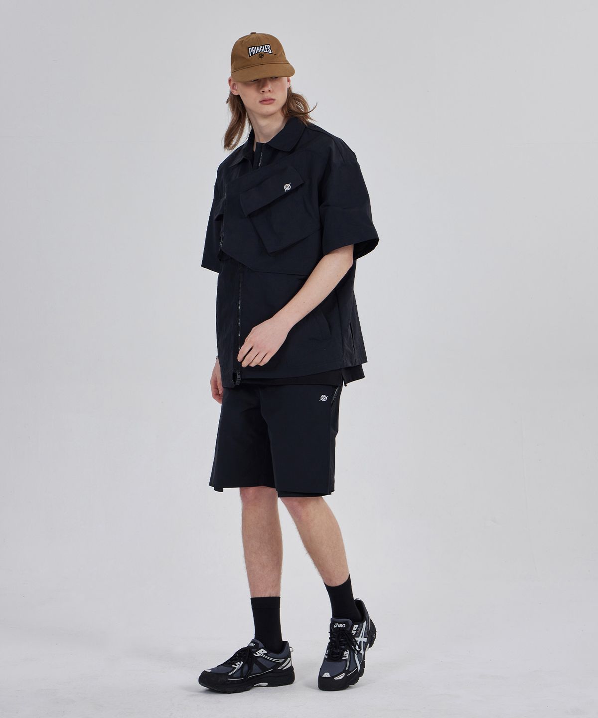칼라파타르(KALAPATTHAR) Nylon Taslan Offset Zip Pocket Half Shirts - Black
