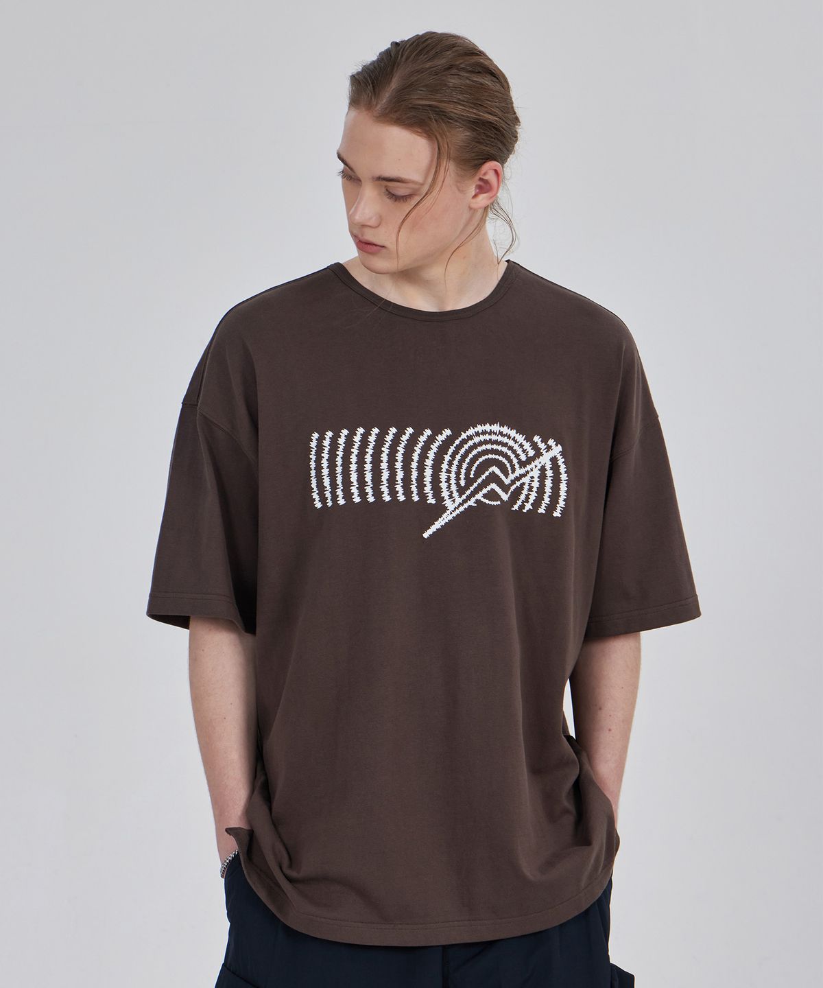 칼라파타르(KALAPATTHAR) Graphic Logo Loose Fit T-Shirt - Dark Beige