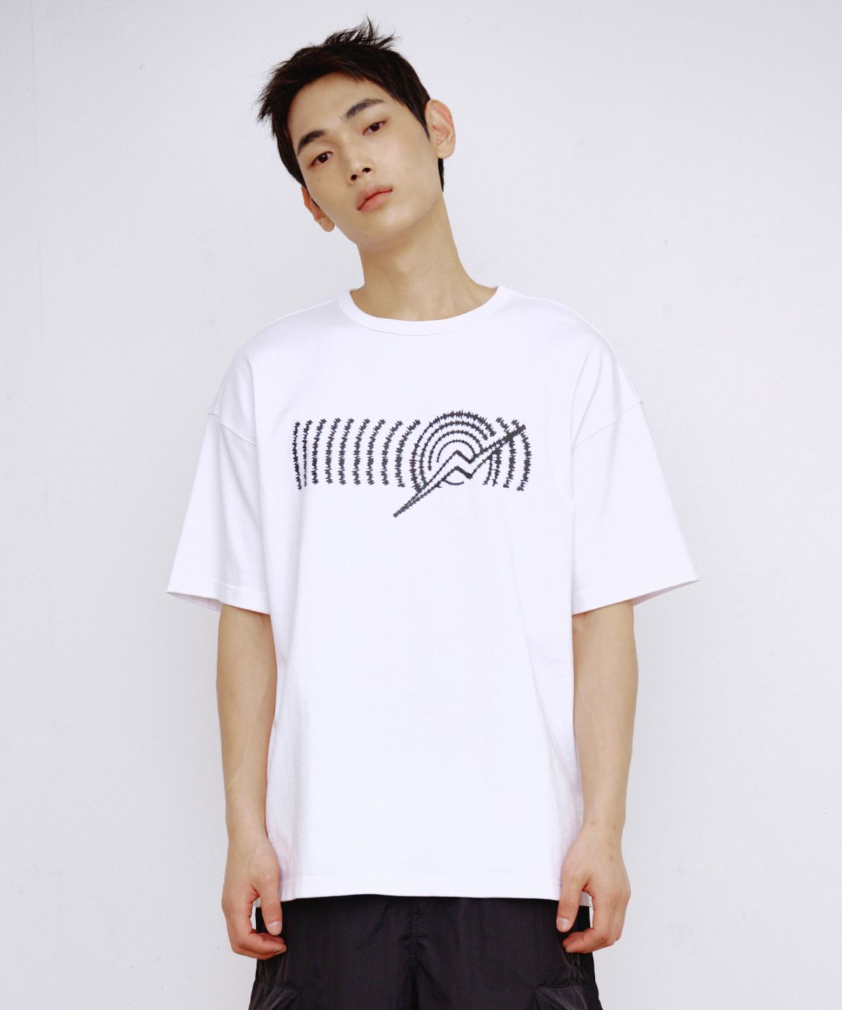칼라파타르(KALAPATTHAR) Graphic Logo Loose Fit T-Shirt - White