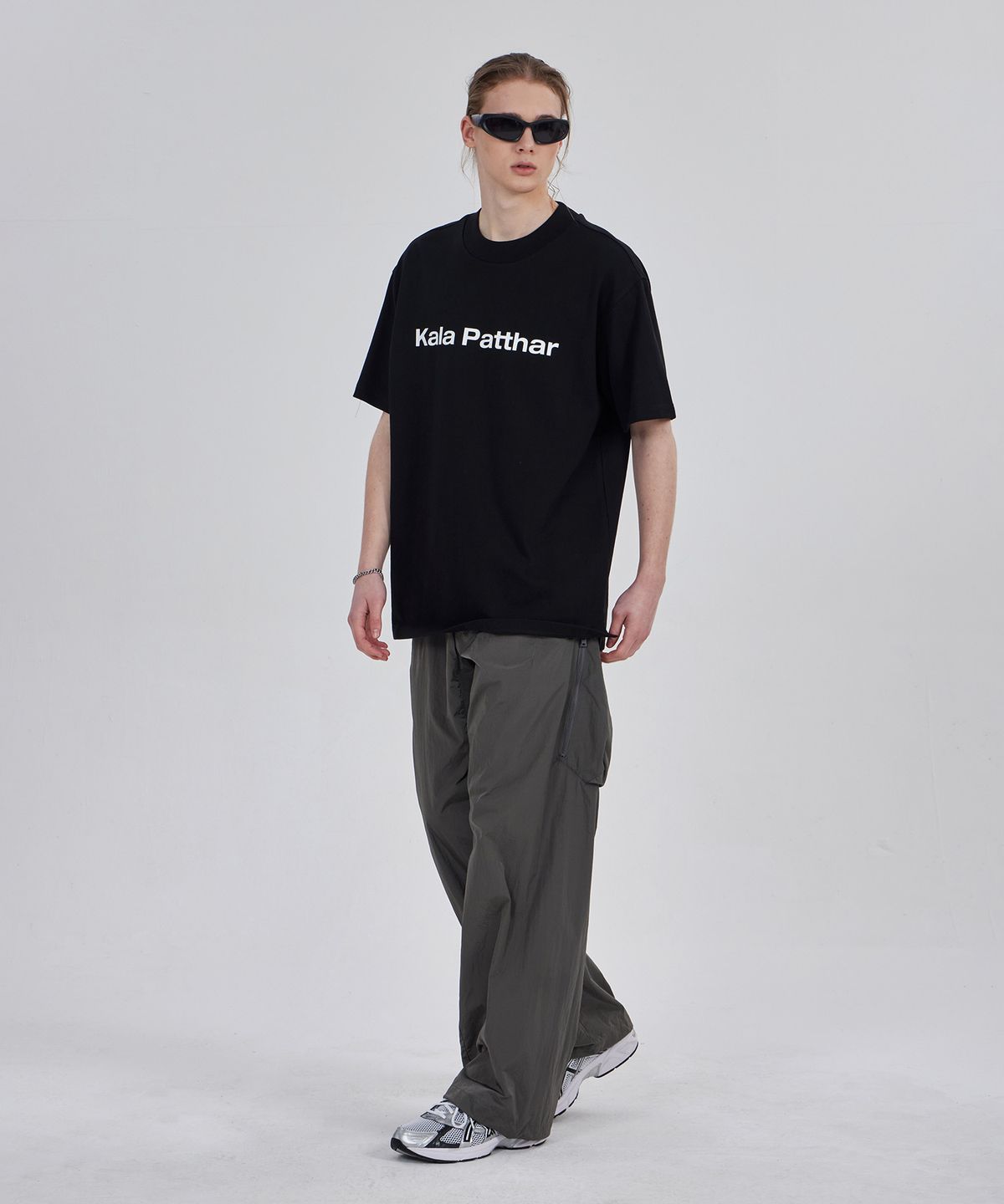 칼라파타르(KALAPATTHAR) Signature Logo Loose Fit T-Shirt - Black