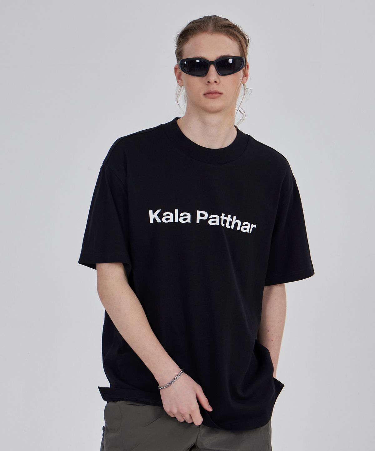 칼라파타르(KALAPATTHAR) Signature Logo Loose Fit T-Shirt - Black
