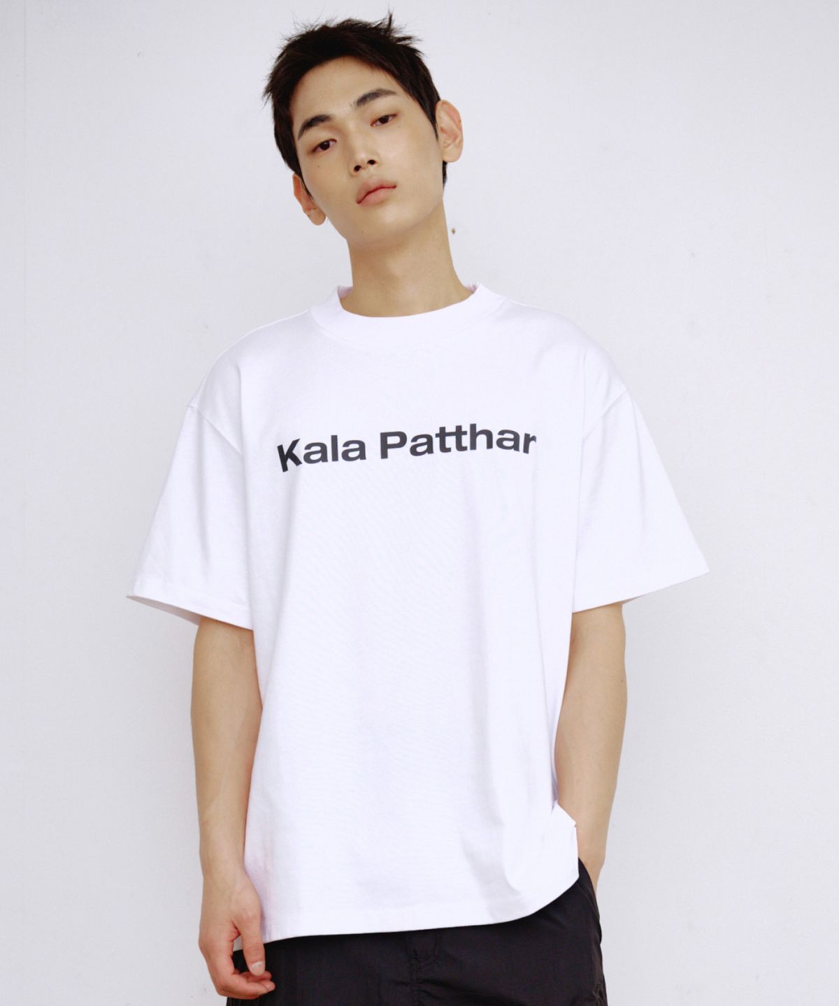 칼라파타르(KALAPATTHAR) Signature Logo Loose Fit T-Shirt - White