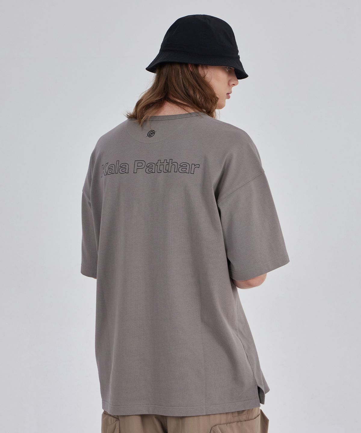 칼라파타르(KALAPATTHAR) Front Logo Loose Fit T-Shirt - Gray