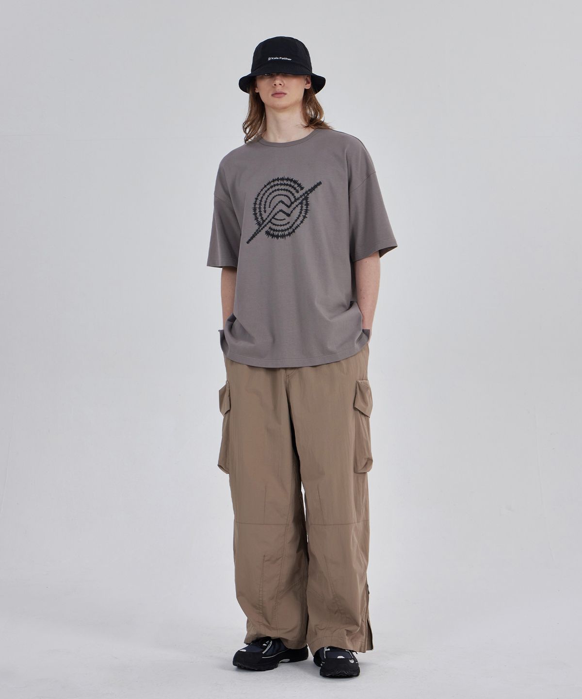 칼라파타르(KALAPATTHAR) Front Logo Loose Fit T-Shirt - Gray