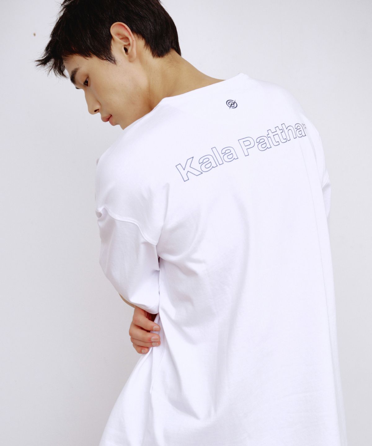칼라파타르(KALAPATTHAR) Front Logo Loose Fit T-Shirt - White