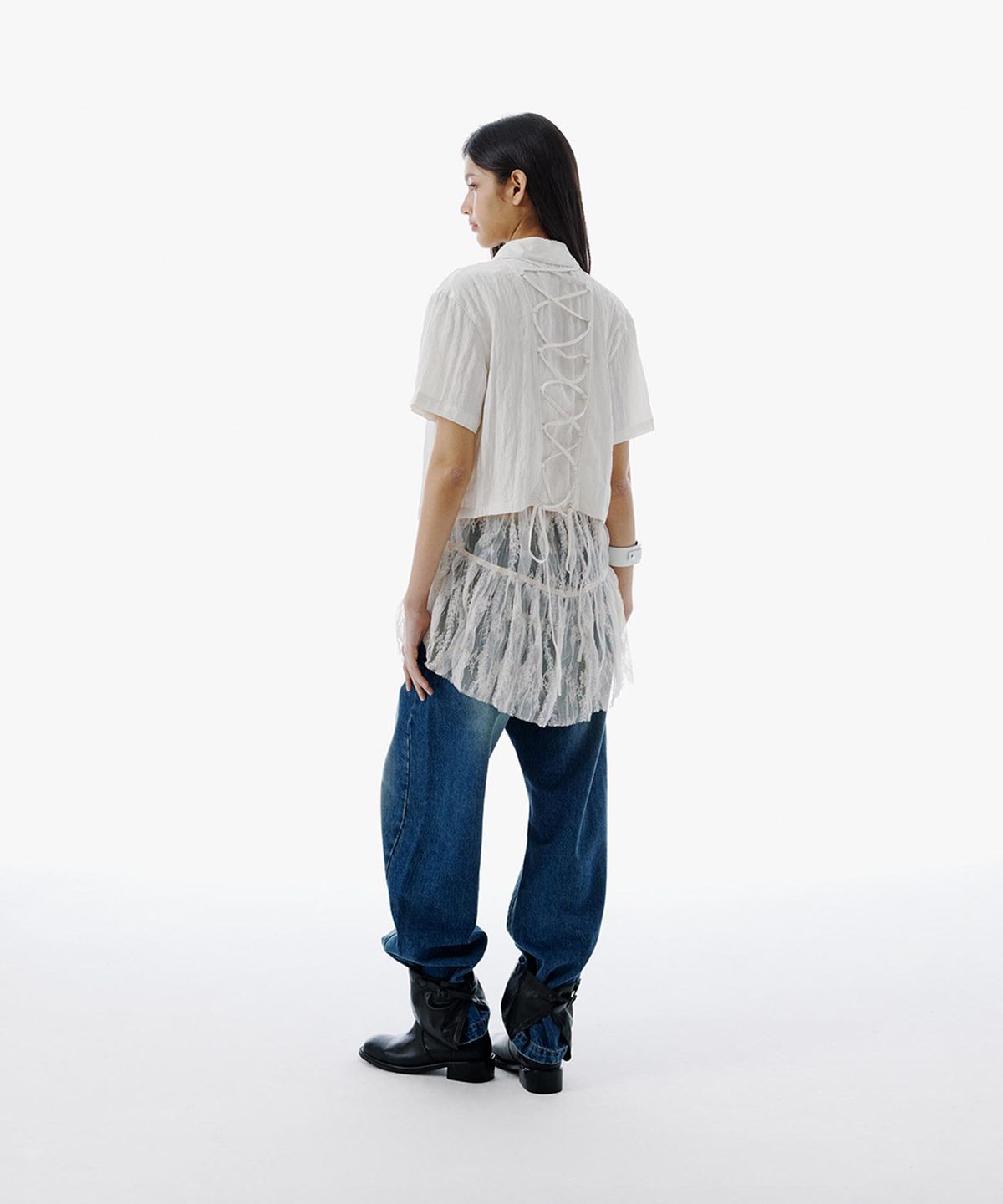 커렌트(CURRENT) SOLID STRAP DETAIL CROP SHIRT [IVORY]