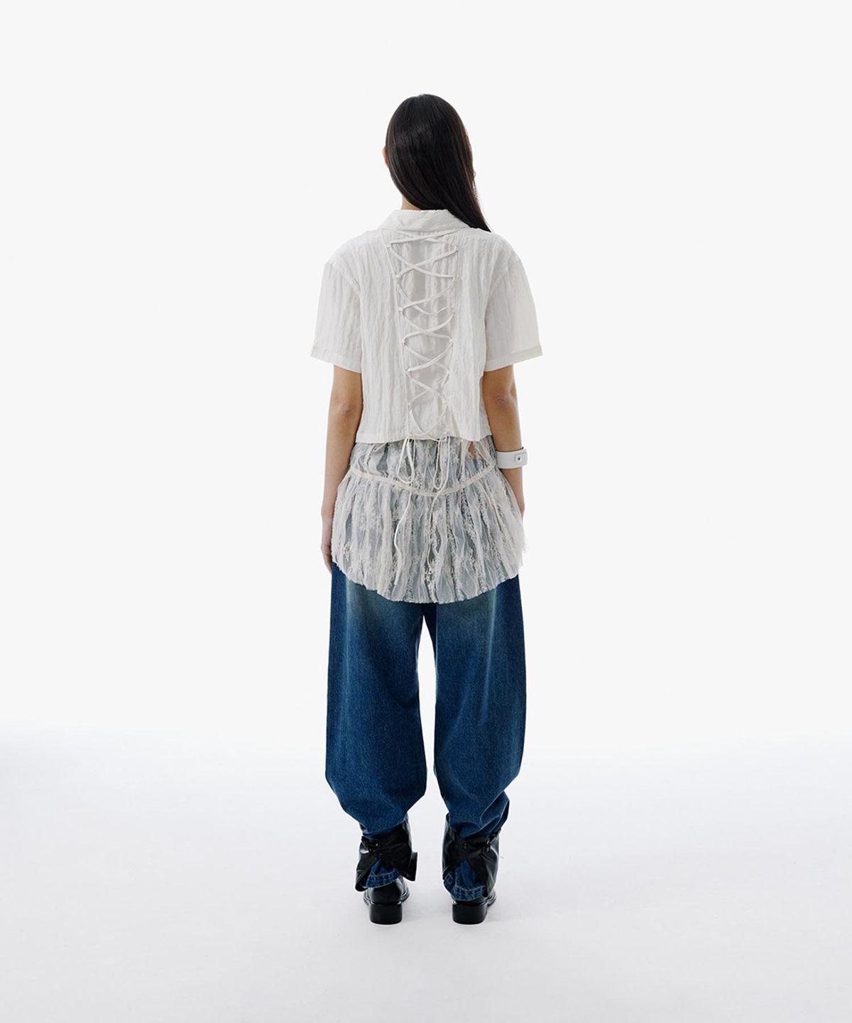 커렌트(CURRENT) SOLID STRAP DETAIL CROP SHIRT [IVORY]