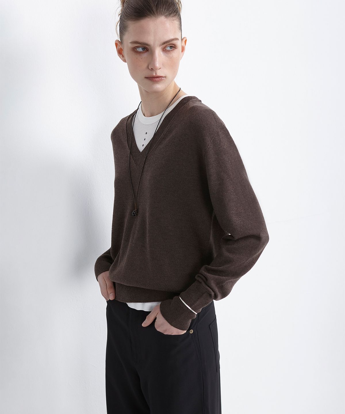 이안조(EAN JO) JANE WHOLEGARMENT V-NECK PULLOVER (BROWN)