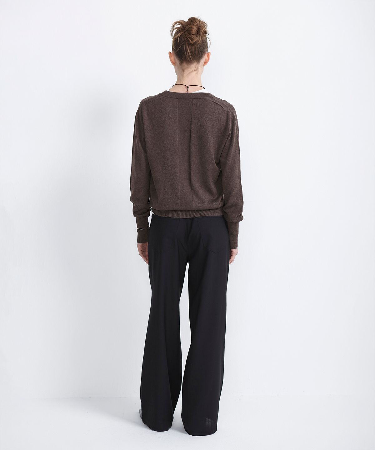 이안조(EAN JO) JANE WHOLEGARMENT V-NECK PULLOVER (BROWN)