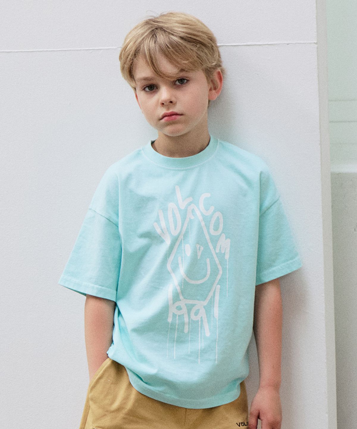 볼컴 키즈(VOLCOM KIDS) 멜팅로고 다잉 라운드 티셔츠 D5M001