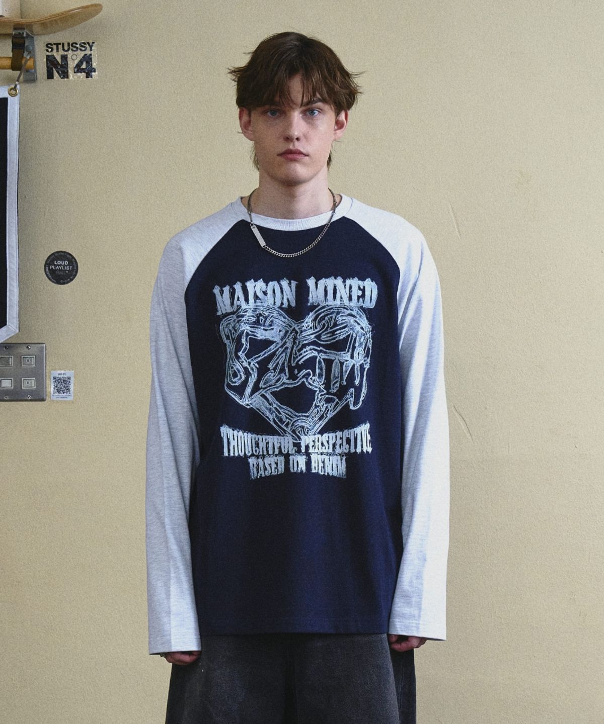 메종미네드(MAISON MINED) DOODLE RAGLAN LONG SLEEVE TEE NAVY
