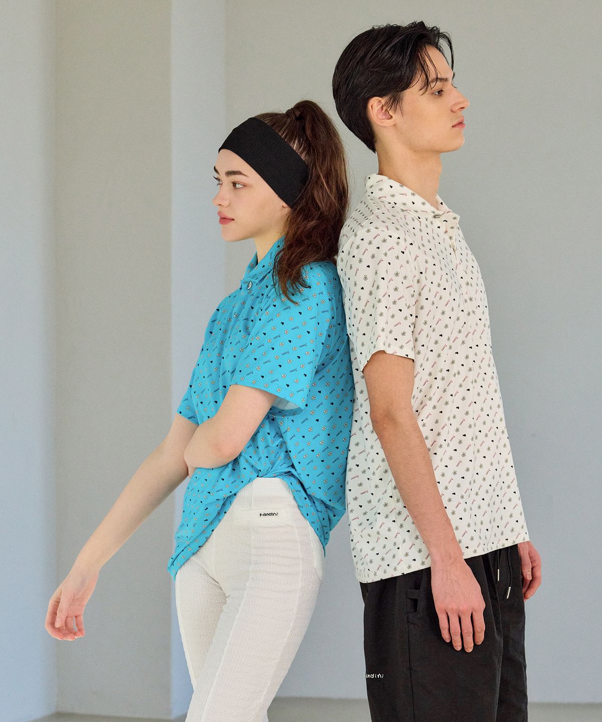 칸디니(KANDINI) 블루 프린팅 로고 반팔 카라티_Unisex