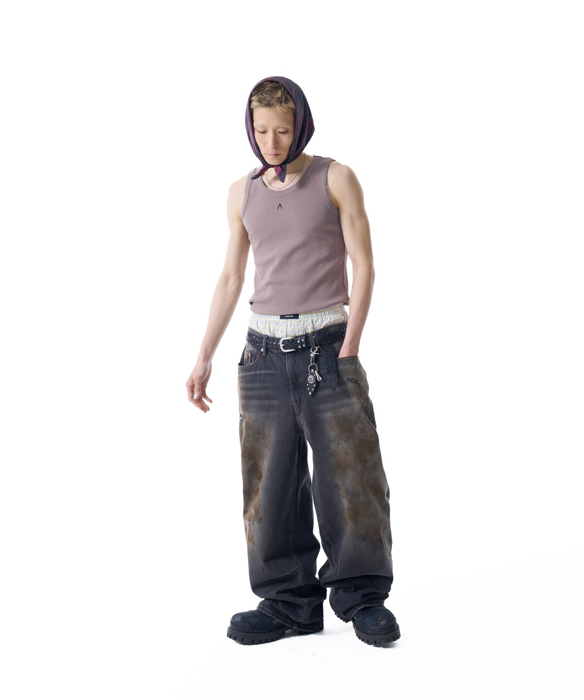 아캄(AAKAM) Distressed Logo Sleeveless (Brown)