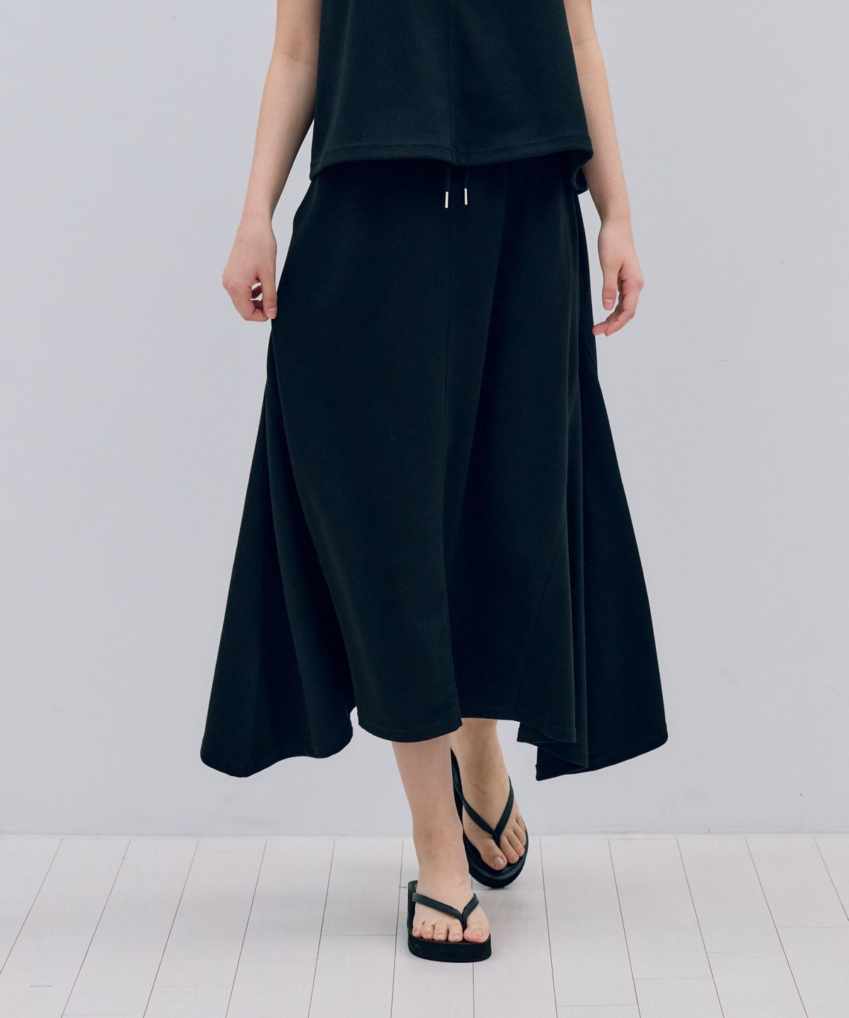메타퍼(METAPHER) MET 데일리 모던 티셔츠 & 스커트 세트
