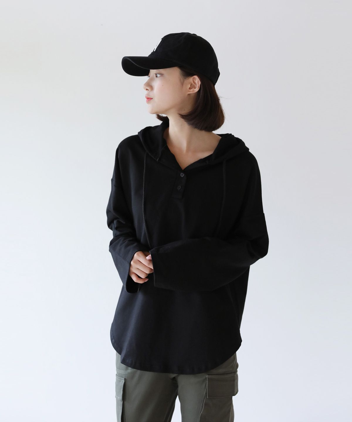 빼빼(BBAEBBAE) 버튼 스트링 후드긴팔 티셔츠