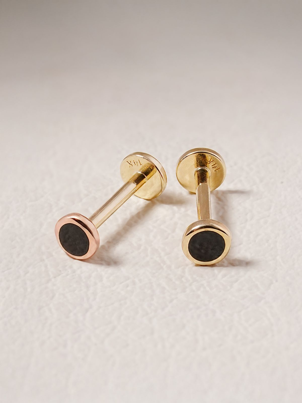 미니멀피어싱(MINIMALPIERCING) [0.8mm]14K 인터널 블랙 심플 써클 라블렛 피어싱 귀걸이