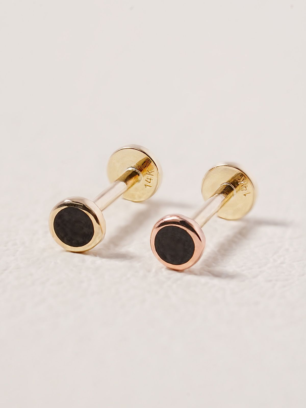 미니멀피어싱(MINIMALPIERCING) [0.8mm]14K 인터널 블랙 심플 써클 라블렛 피어싱 귀걸이