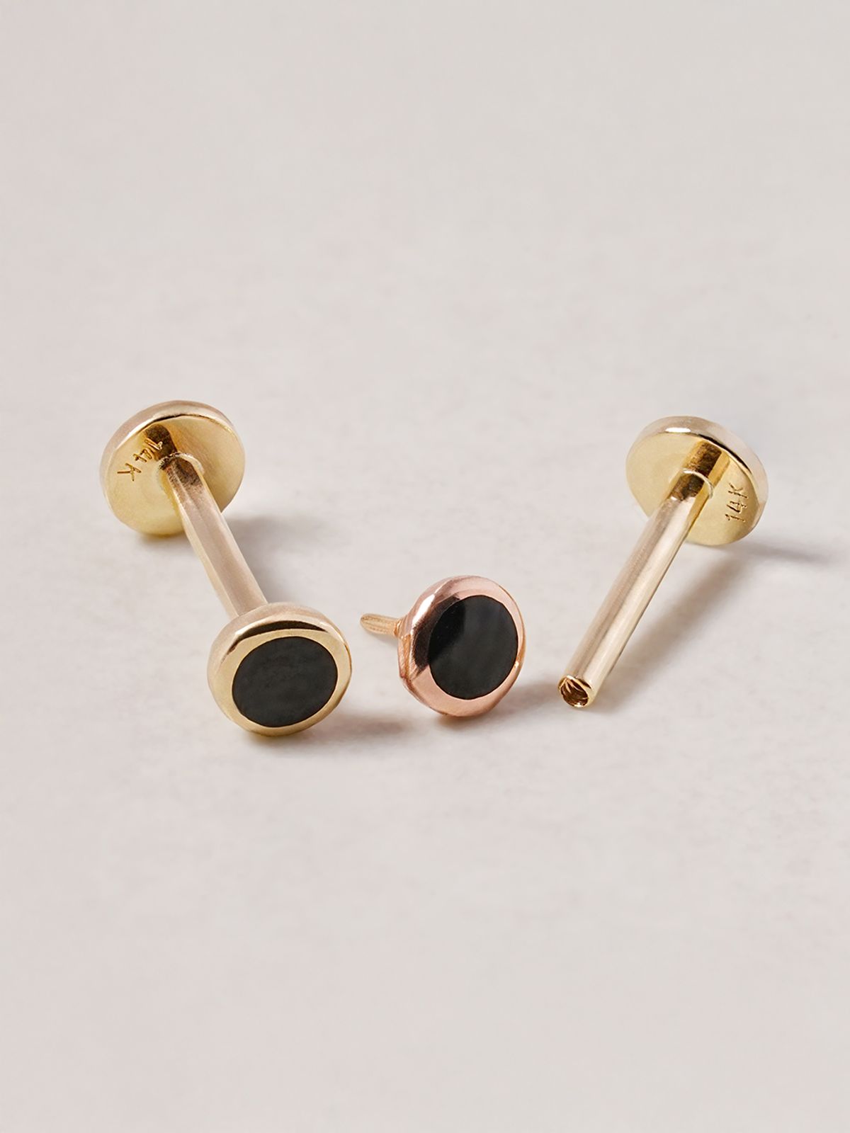 미니멀피어싱(MINIMALPIERCING) [0.8mm]14K 인터널 블랙 심플 써클 라블렛 피어싱 귀걸이