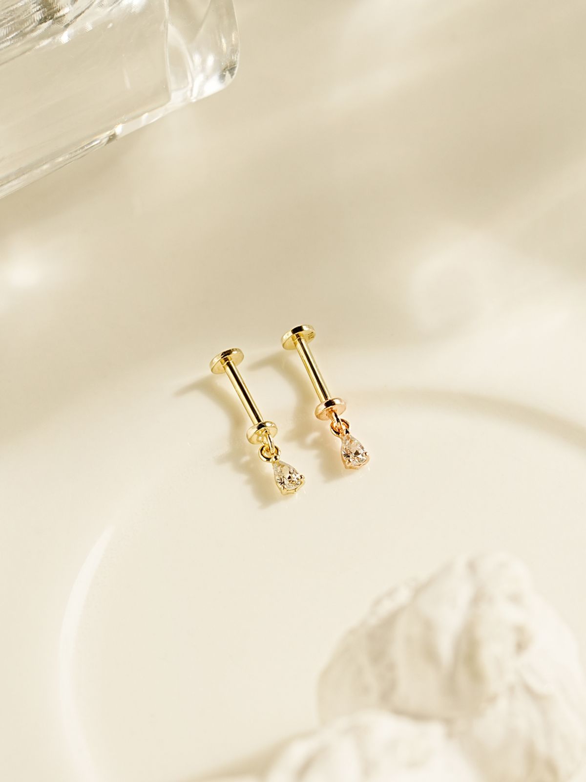 미니멀피어싱(MINIMALPIERCING) 14K 인터널 타이니 물방울 큐빅 드롭 라블렛 피어싱 귀걸이