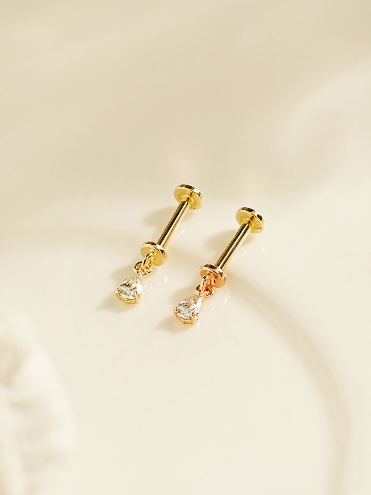 미니멀피어싱(MINIMALPIERCING) 14K 인터널 타이니 물방울 큐빅 드롭 라블렛 피어싱 귀걸이