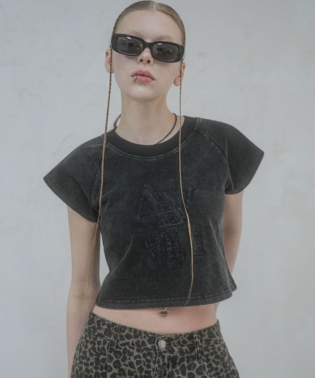 어반드레스(AVANDRESS) Aa Crop Tee - 3COL