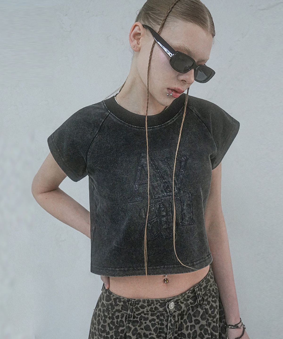 어반드레스(AVANDRESS) Aa Crop Tee - 3COL