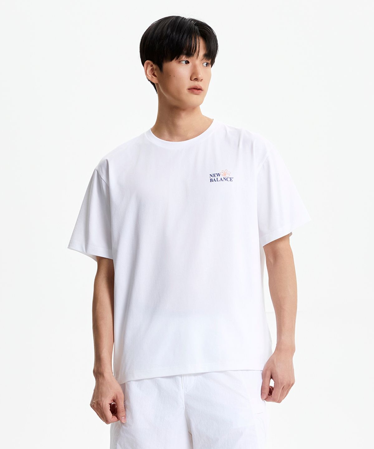 뉴발란스(NEW BALANCE) NBNEGCO204 / UNI 플라워 일러스트 반팔티 (WHITE)