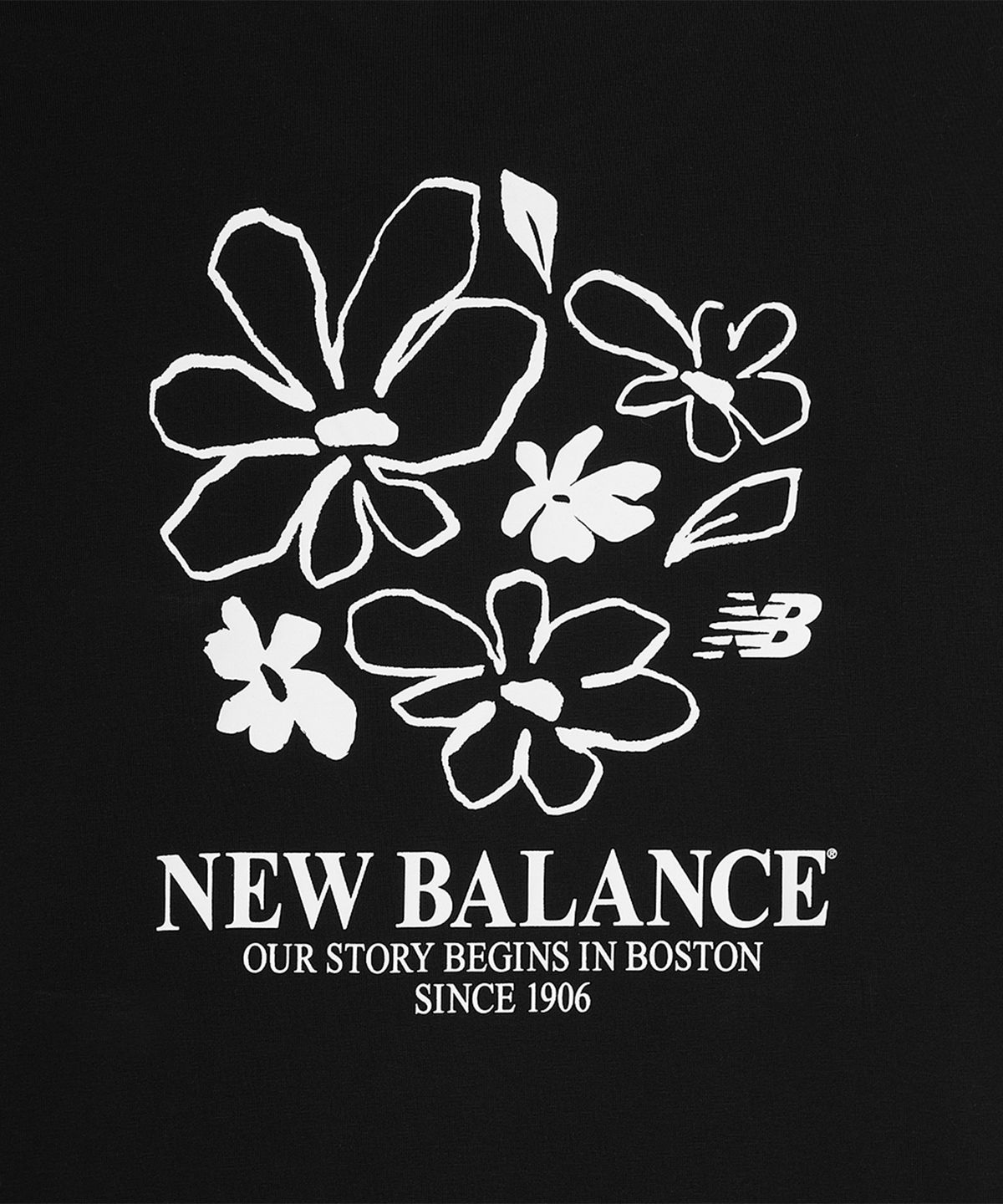 뉴발란스(NEW BALANCE) NBNEGCO204 / UNI 플라워 일러스트 반팔티 (BLACK)