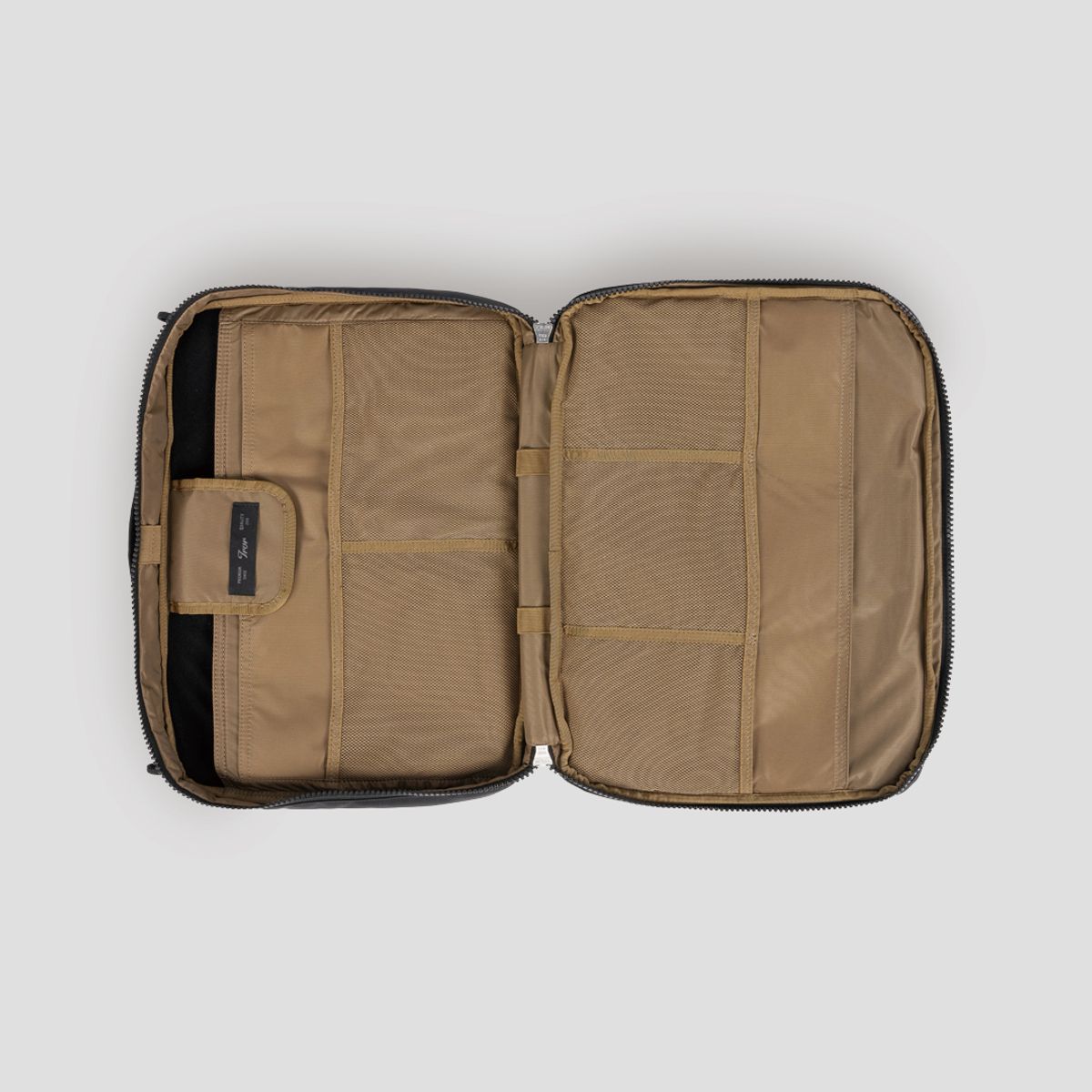 티알브이알(TRVR) Staple Travel Brief M Black