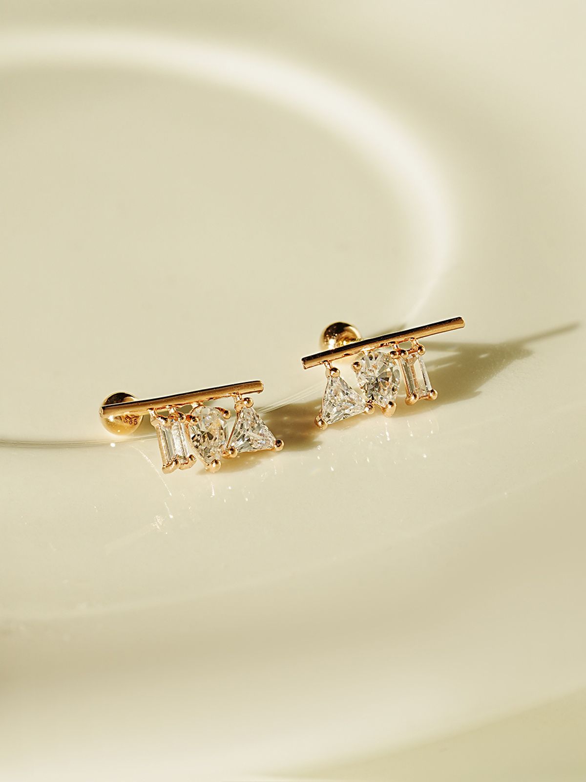 미니멀피어싱(MINIMALPIERCING) 14K 트리플 큐빅 바 피어싱 귀걸이