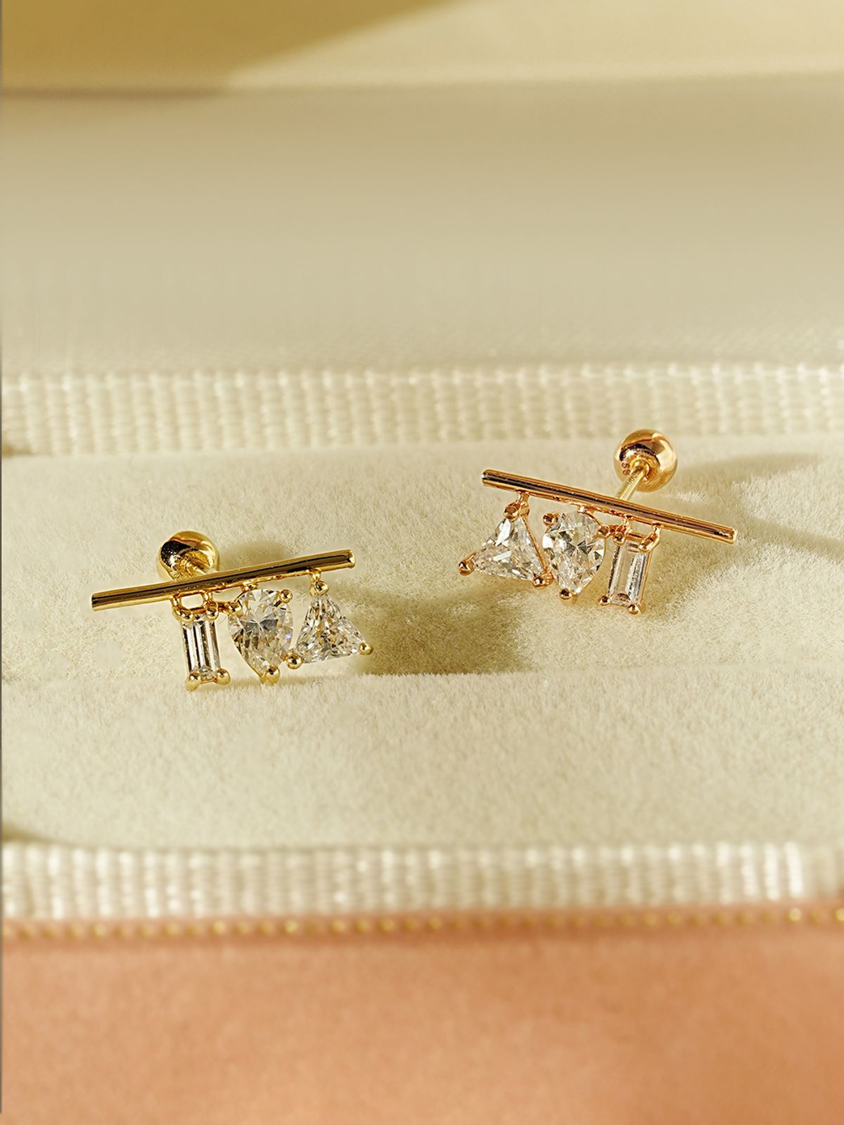 미니멀피어싱(MINIMALPIERCING) 14K 트리플 큐빅 바 피어싱 귀걸이