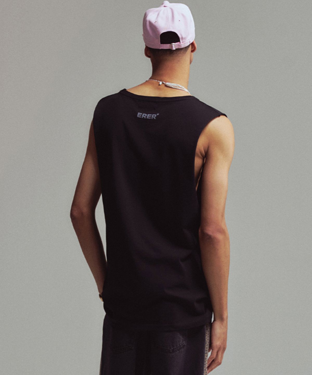 에르에르(ERER) Men Cutting tank top Black