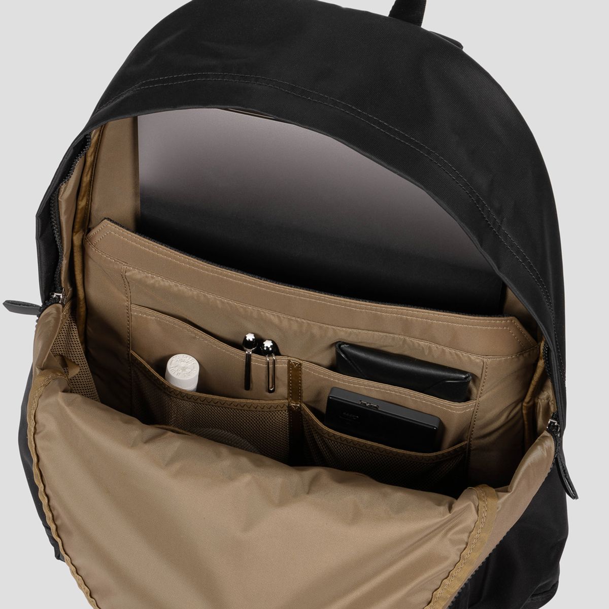 티알브이알(TRVR) Staple Daypack Black