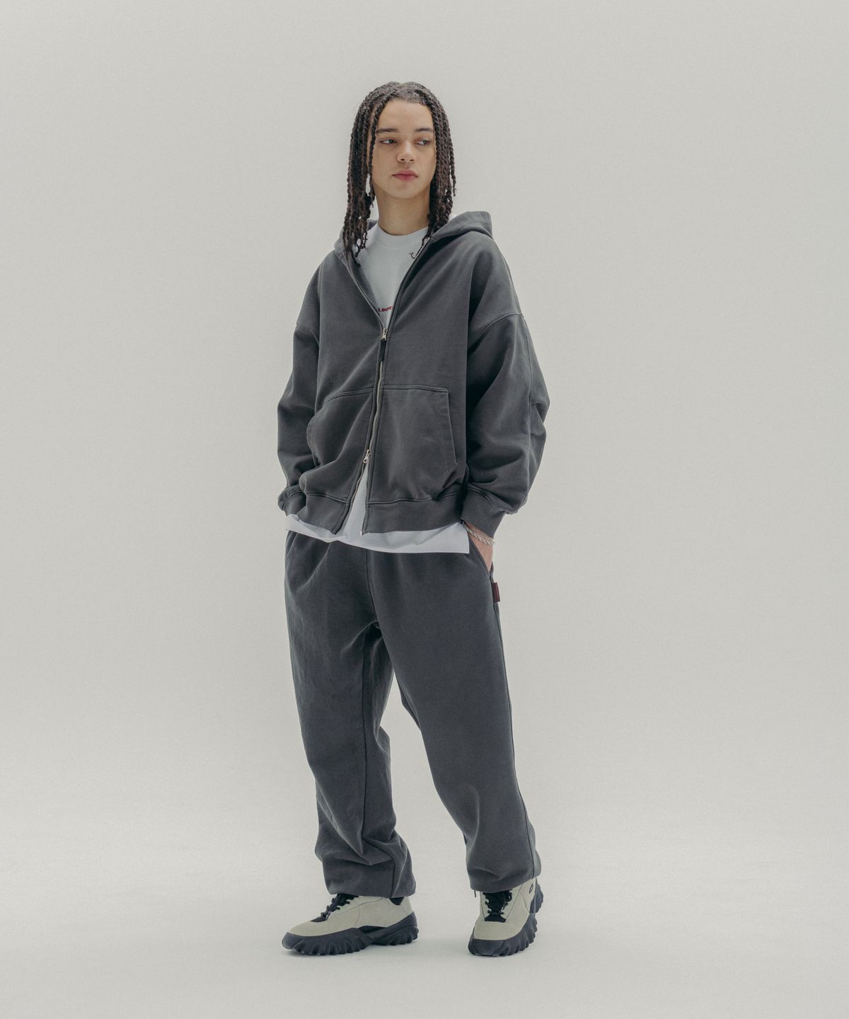피에스쇼퍼(PSSHOPPER) 피그먼트 와이드 조거팬츠 [다크 그레이]