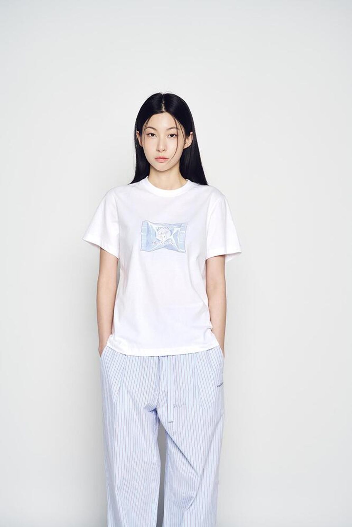 아크메드라비(ACME DE LA VIE) VERY BUNNY CANDY WOMAN SHORT SLEEVE T-SHIRT (2COLOR)