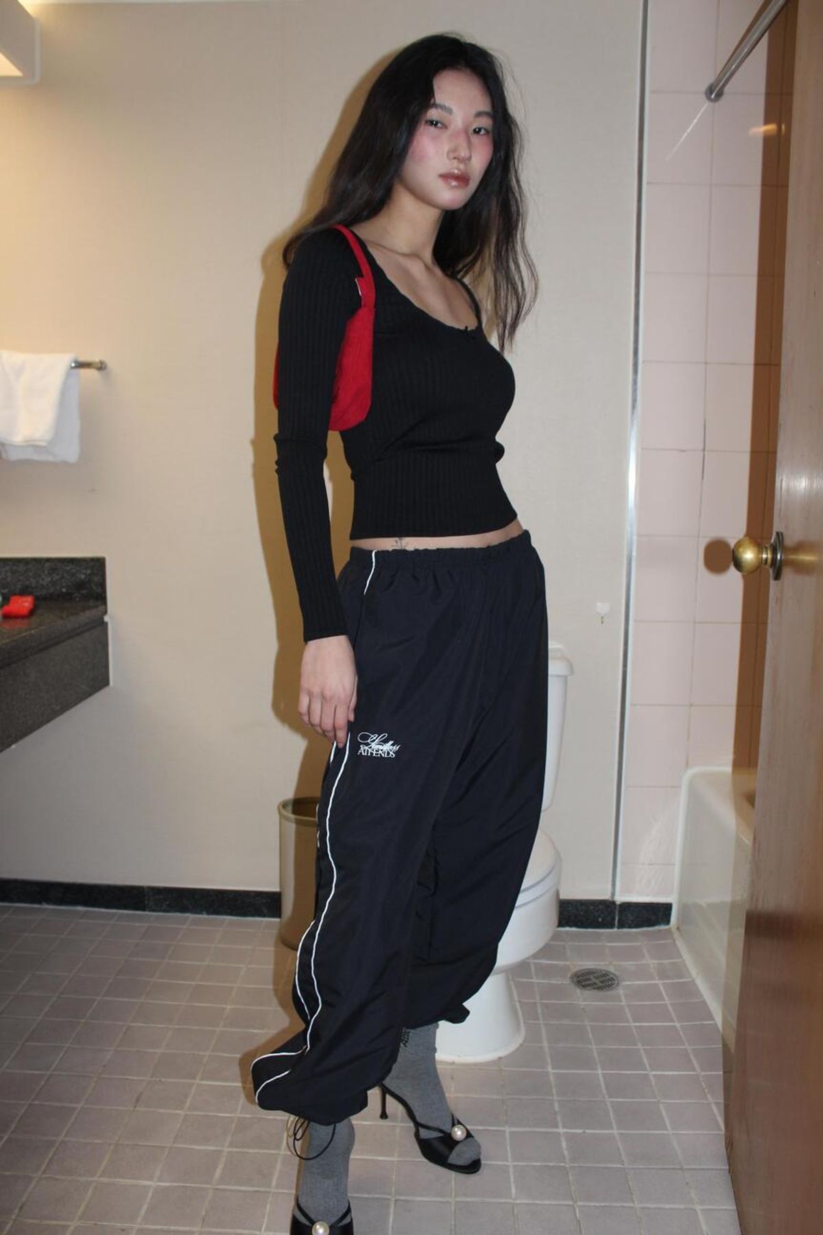 어텐즈(ATTENDS) 80s Retro Fit Nylon Pants (Black)