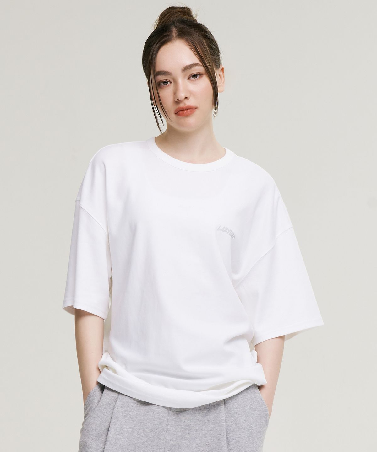 레이지비(LAZYBEE) 파워 리프팅 오버핏 숏 슬리브 W 화이트