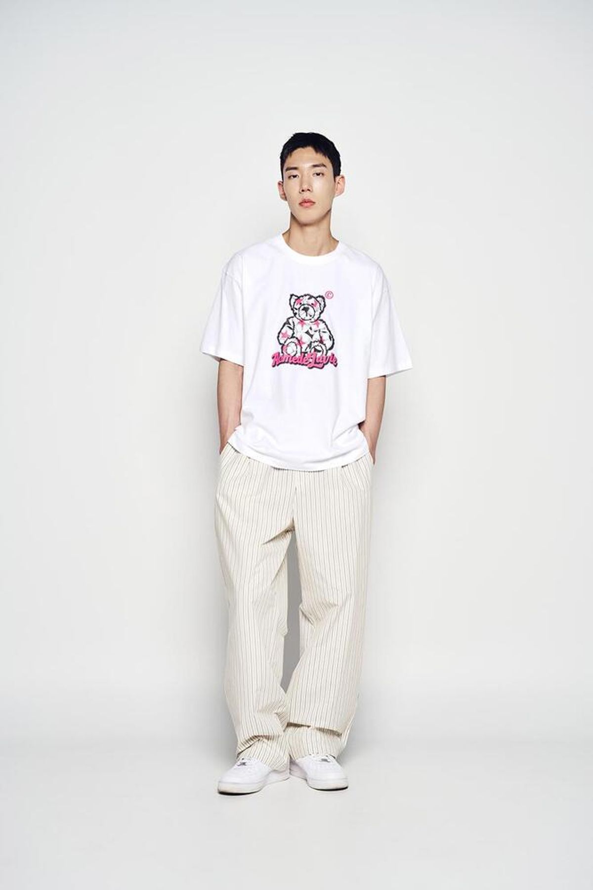아크메드라비(ACME DE LA VIE) STRIPE SET UP LOOSE FIT PANTS (2COLOR)