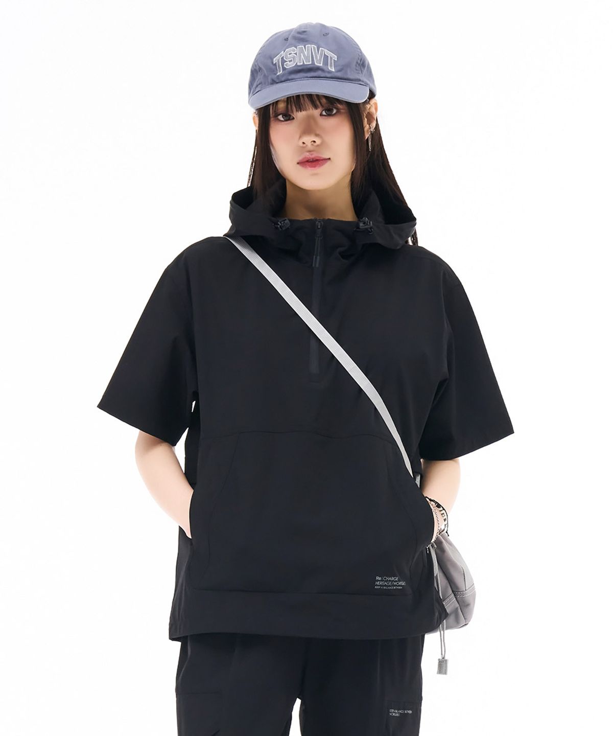 체이스컬트(CHASECULT) 공용 쿨 스트레치 후드 반팔 아노락 티셔츠-블랙
